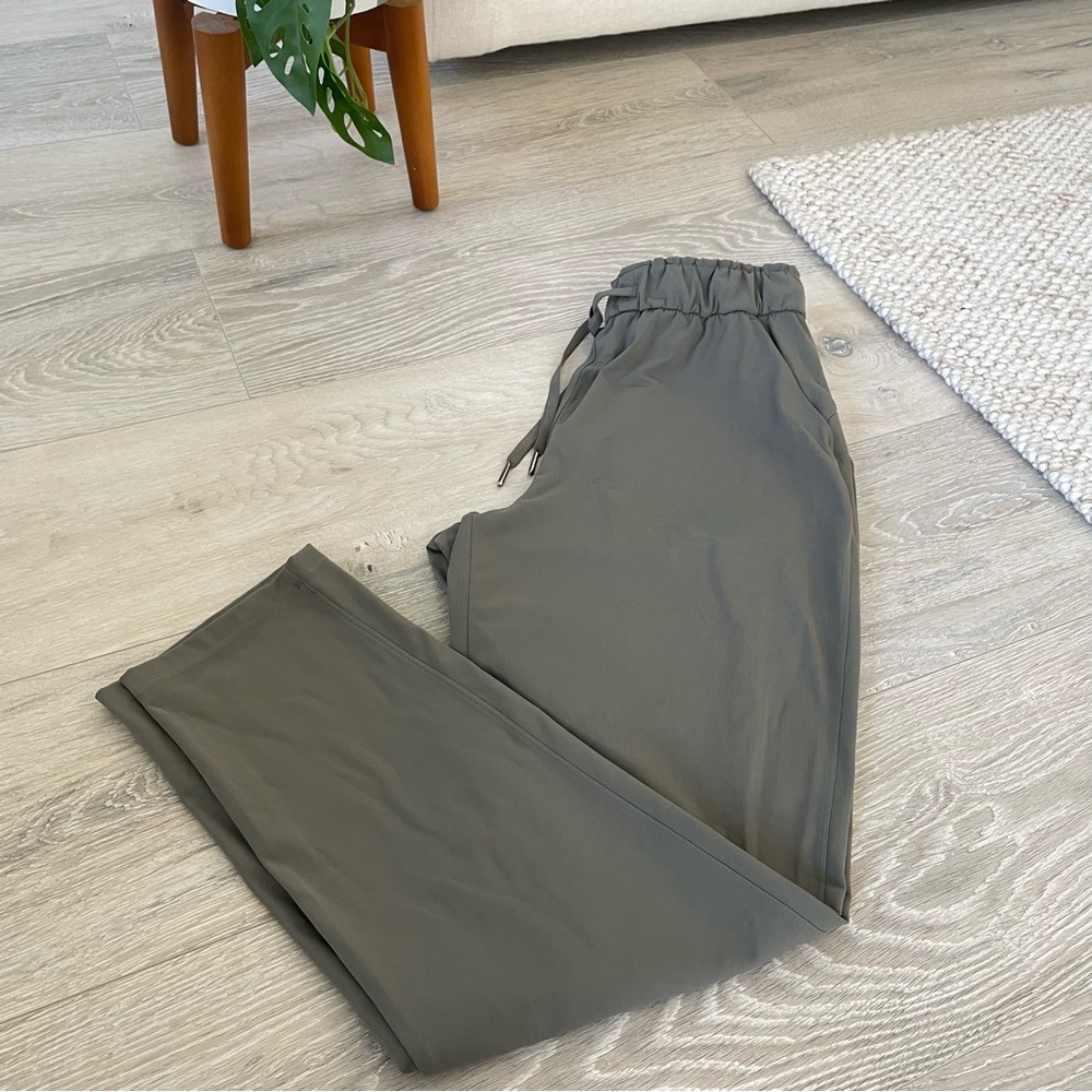 Lululemon pant size 4 - Picture 3 of 10